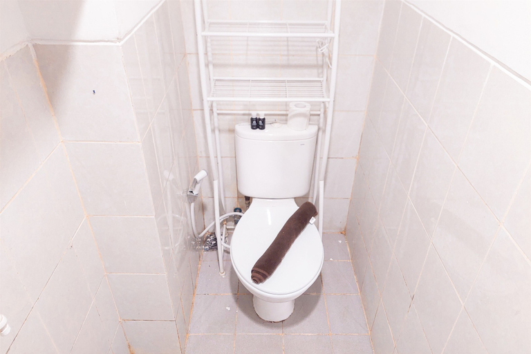 Bathroom 5, Brand New Studio Apartment At Urbantown Serpong, Tangerang Selatan