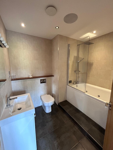 Bathroom 2, The White Hart Inn, Derbyshire