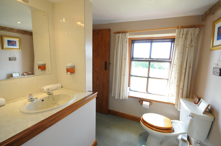 Bathroom 2, Green Bank Farmhouse, Lancashire