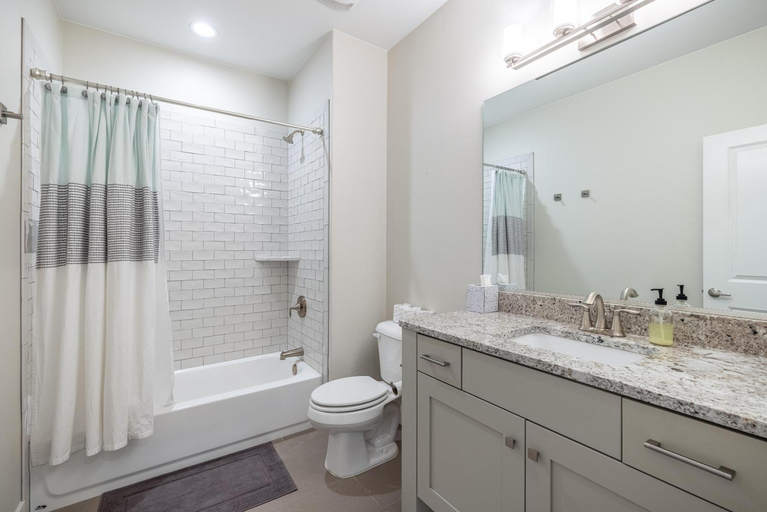 Bathroom 3, Zane's Place, Washington