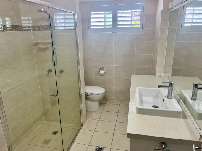 Bathroom 3, Park Towers-Goodwin Towers Holiday Units, Gold Coast