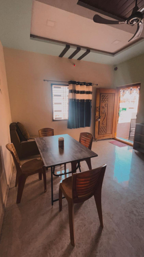 Others 3, Lee home stay, Bellary