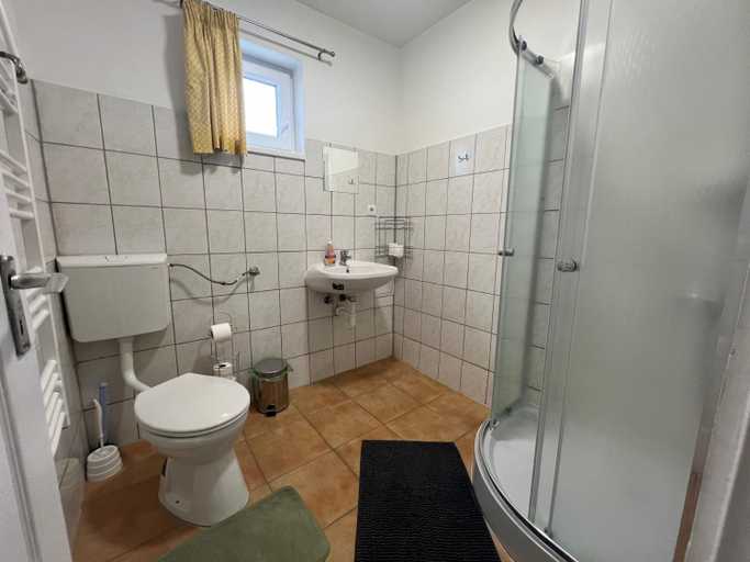 Bathroom 2, Malata Homes, Budapesti