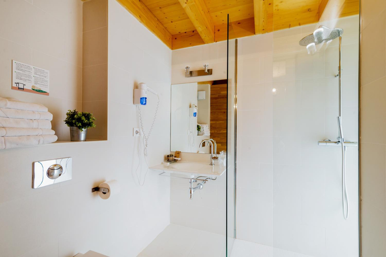 Bathroom 4, Les Planes del Grau, Girona