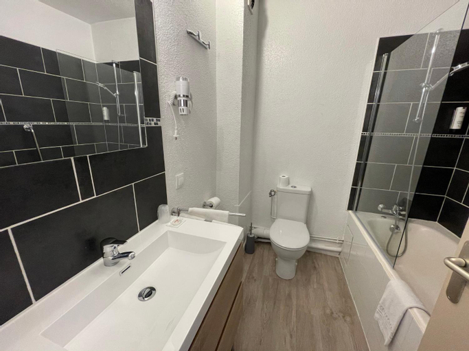 Bathroom 8