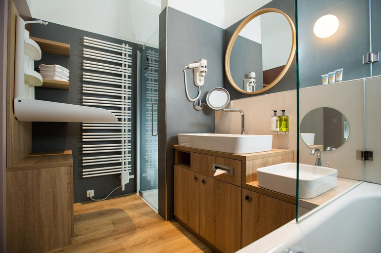 Bathroom, Hotel Sonnenpark & Sonnentherme inklusive - auch am An- & Abreisetag!, Oberpullendorf