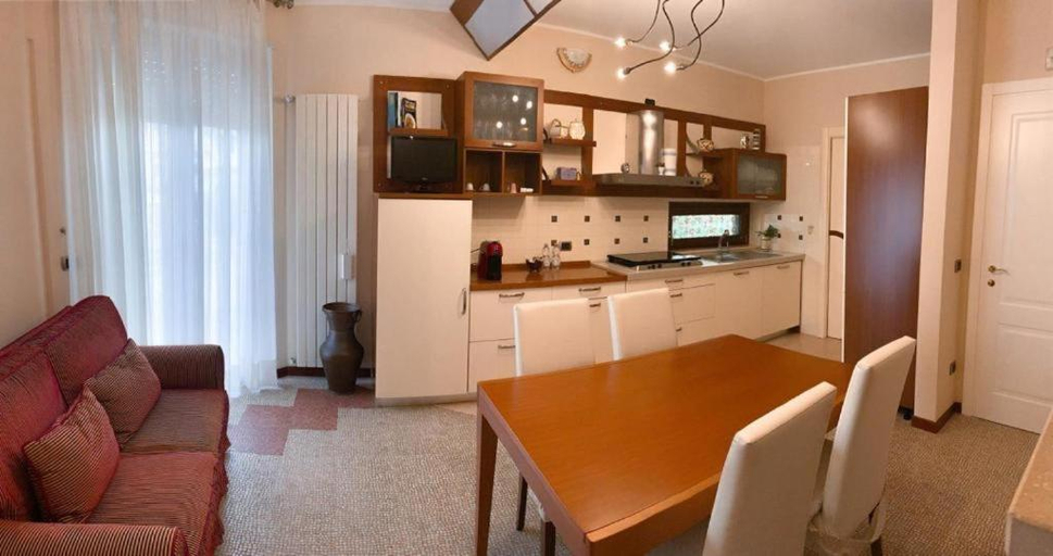 Others 5, B&B Guarini, Bari
