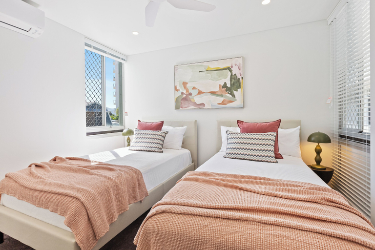Bedroom 3, Modern Apartment with Esplanade Views, Cairns