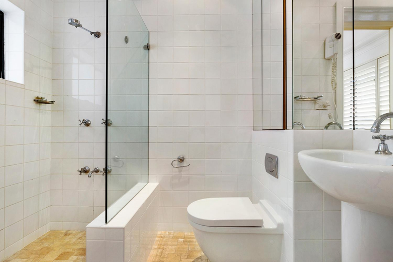 Bathroom 13