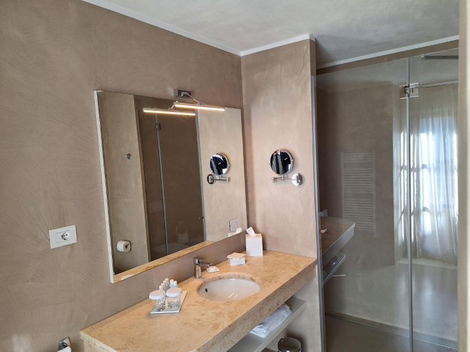 Bathroom 4, Chiostro dei Domenicani, Lecce