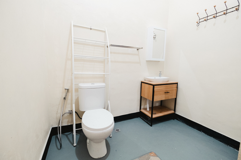 Bathroom 4