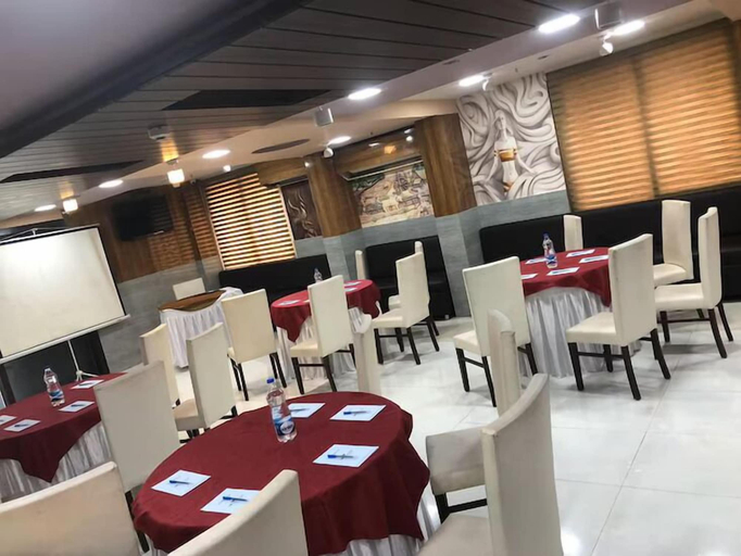 Food & Drinks, Hotel Kohinoor Plaza, Ahmadabad