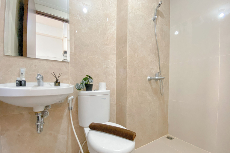 Bathroom 3, Warm And Relax Studio Apartment Transpark Cibubur, Depok