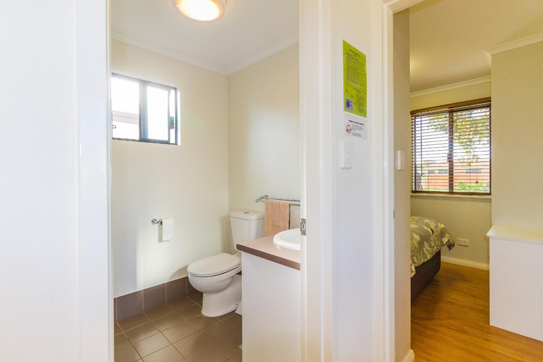 Bathroom 3, BIG4 Bunbury Riverside Holiday Park, Dardanup