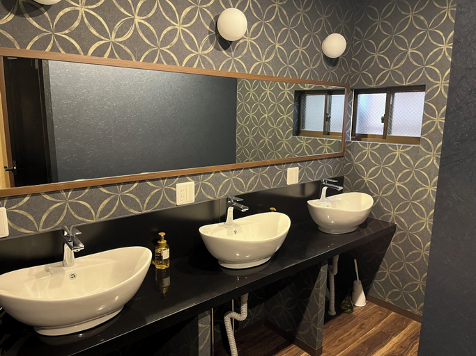 Bathroom 3, Hanamachi guesthouse - Hostel, Osaka
