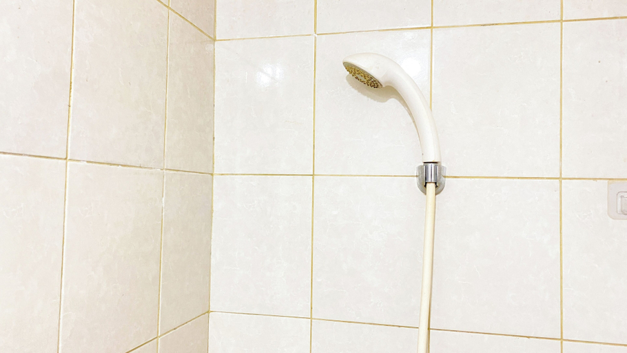 Bathroom 4, Homey And Cozy Living Studio At Poris 88 Apartment, Tangerang