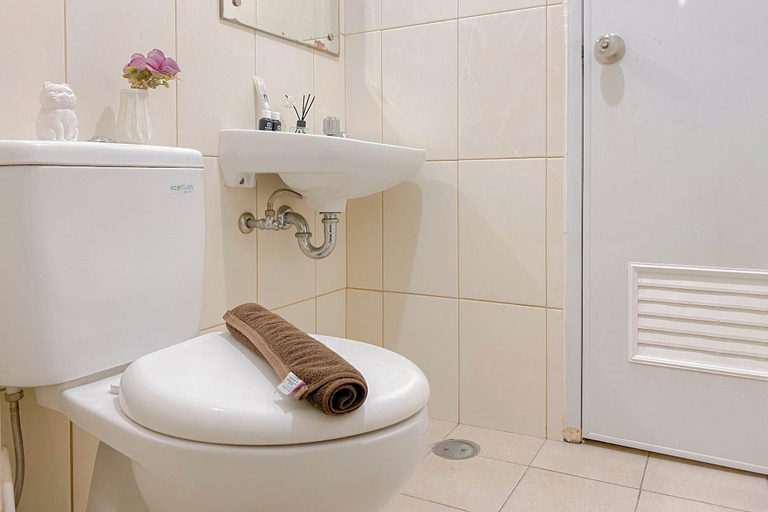 Bathroom 3, Good Deal 2Br Apartment Springlake Summarecon Bekasi Near Mall, Bekasi