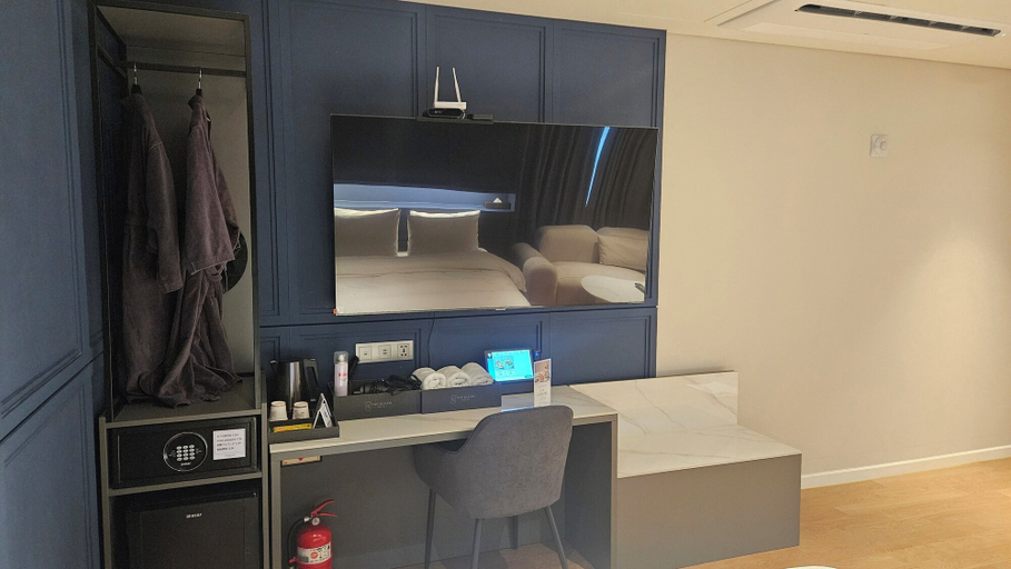 Others 5, The Gleam Hotel, Namdong