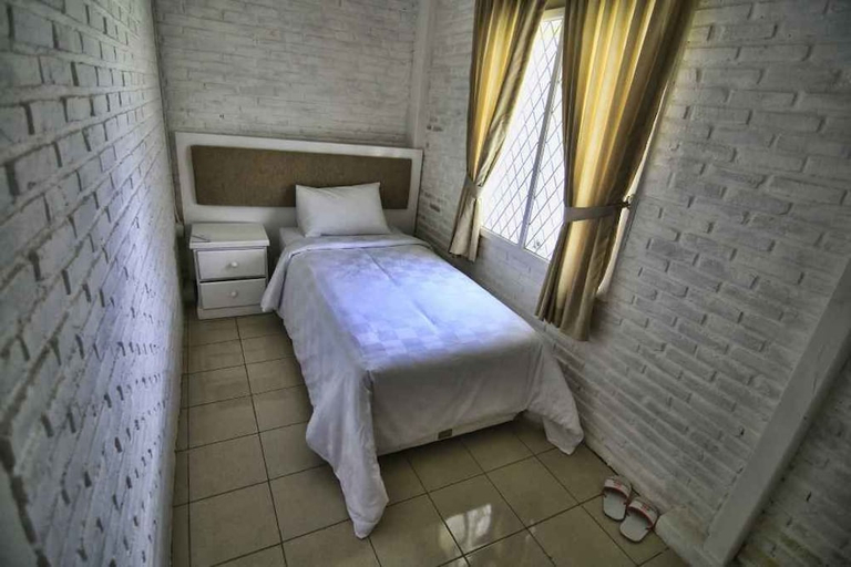 Bedroom 2, Marbella Twin Waterfall Resort, Subang