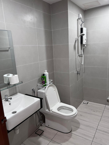 Bathroom 2, Menara Sentral at Juru Sentral, Central Seberang Perai