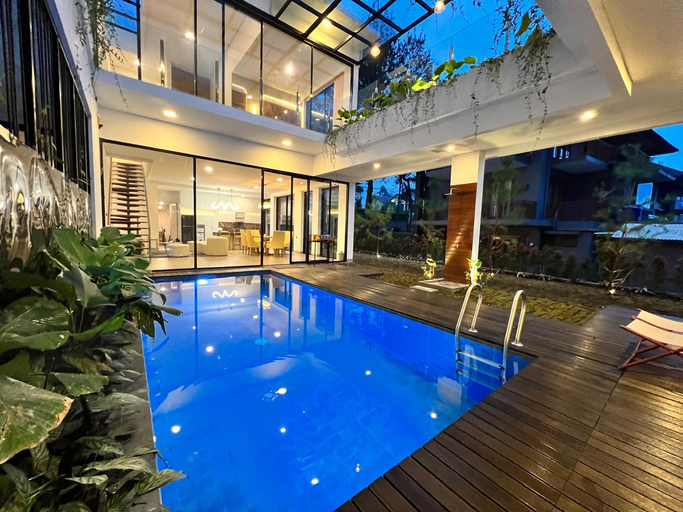 Sport & Beauty 2, Villa Istana Bunga Amethyst V-89 5 Bedroom With Private Pool and Karaoke Set, Bandung