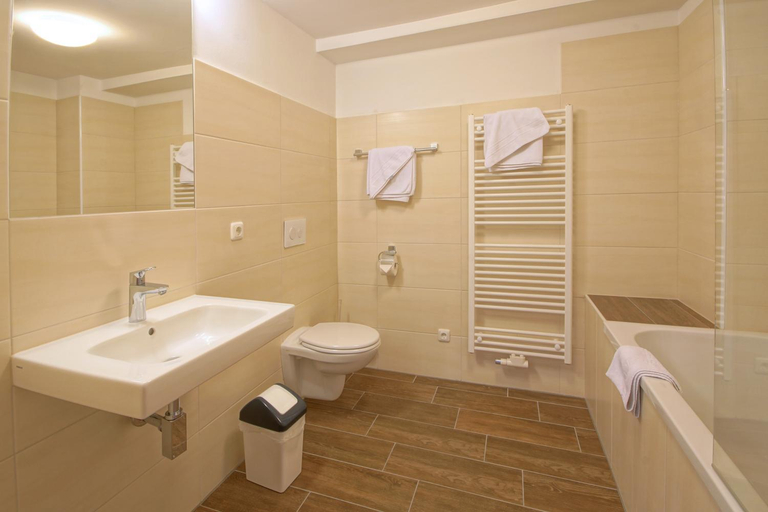 Bathroom 4, Hotel & Restaurant DAS RÖSSL, Kirchdorf an der Krems