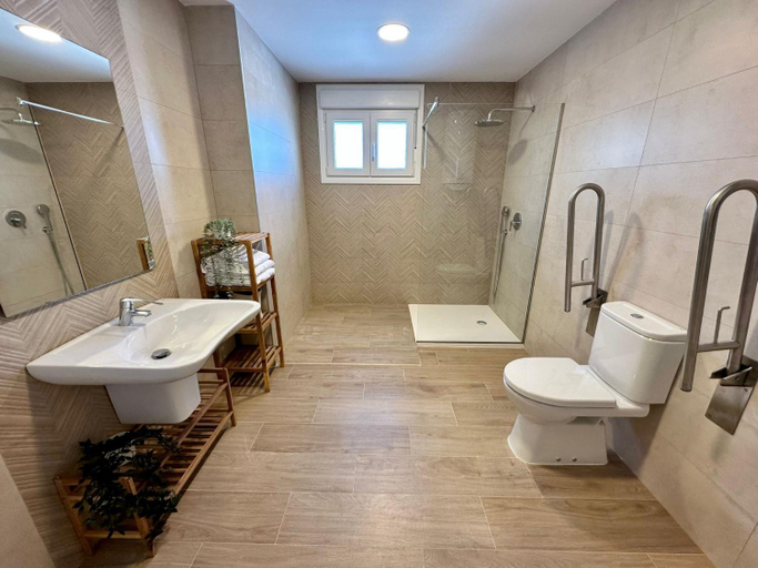 Bathroom 3, Apartamentos La Muralla Grupo AC Gestion, Cádiz