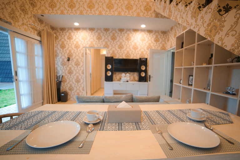 Dining Room 9