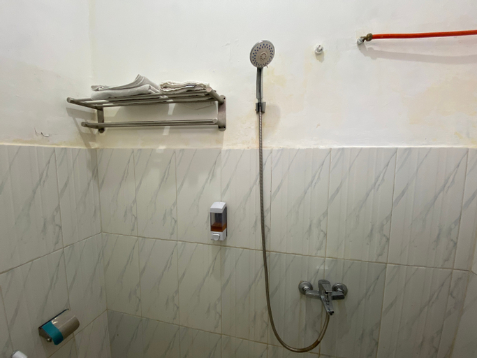 Bathroom 11