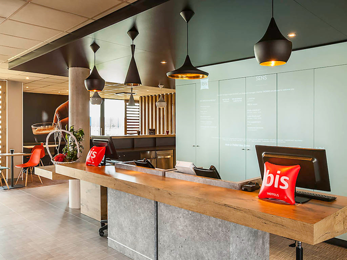 Others 2, ibis Sens, Yonne