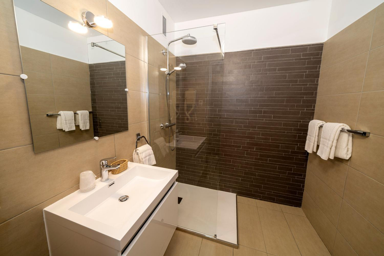 Bathroom 20