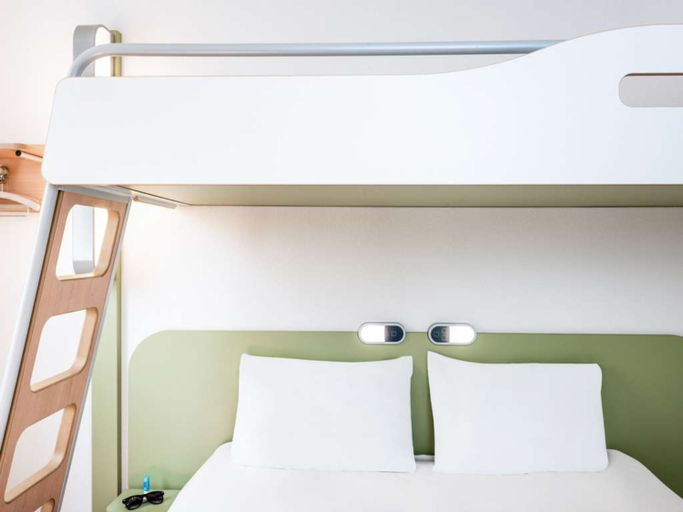 Bedroom 3, ibis budget Grenoble Sud Seyssins, Isère