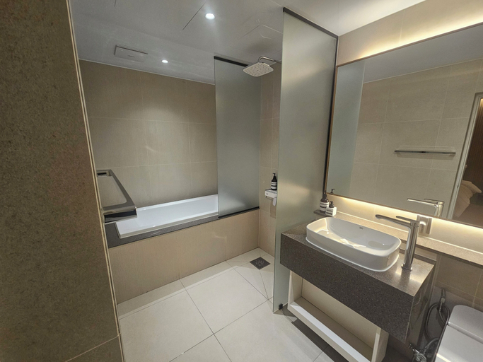 Bathroom 3, The Gleam Hotel, Namdong