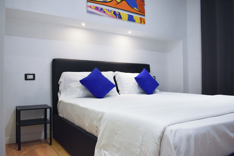 Bedroom 2, Tiè tiè, Napoli