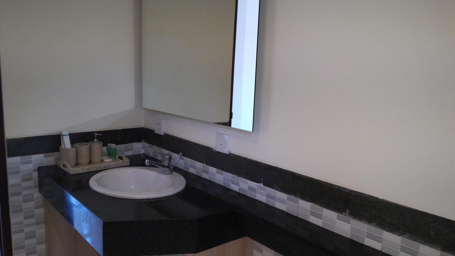 Bathroom 3, Nyaman Guest House, Denpasar