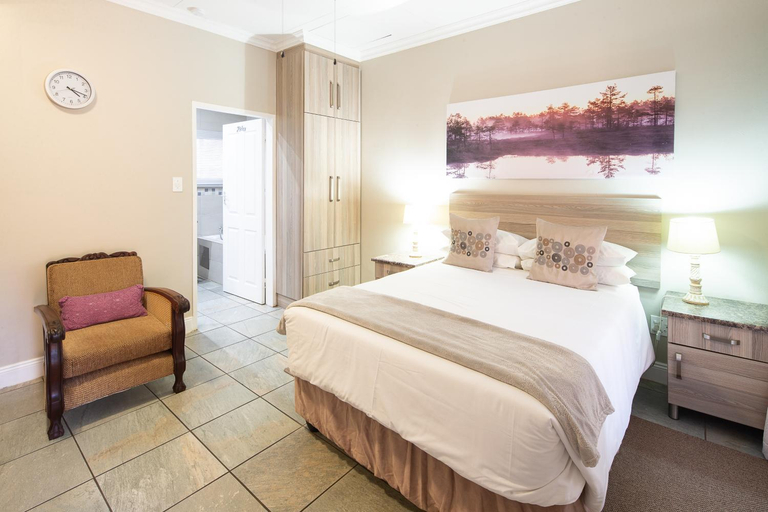 Bedroom 2, Stevenski's Guesthouse, Waterberg