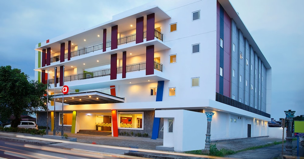 Exterior & Views 29