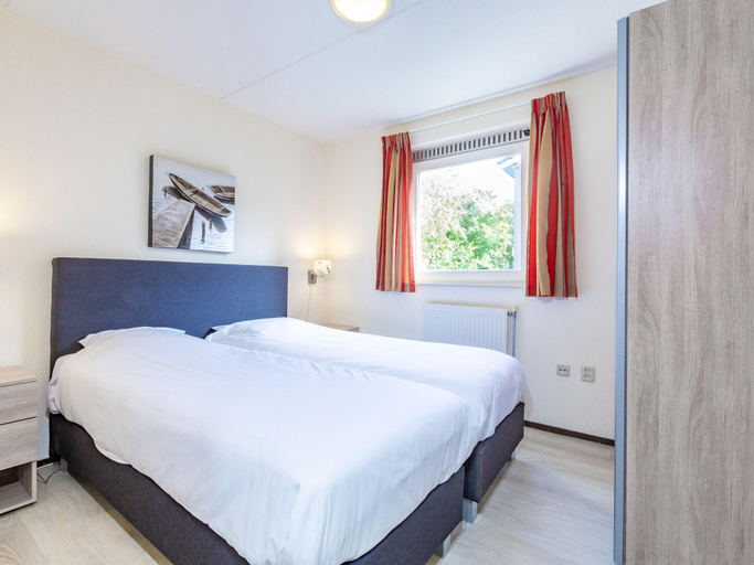 Bedroom 2, Dune Villa in Kijkduin with Garden, The Hague