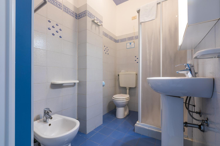 Bathroom 5, Hotel Stella Marina, Livorno