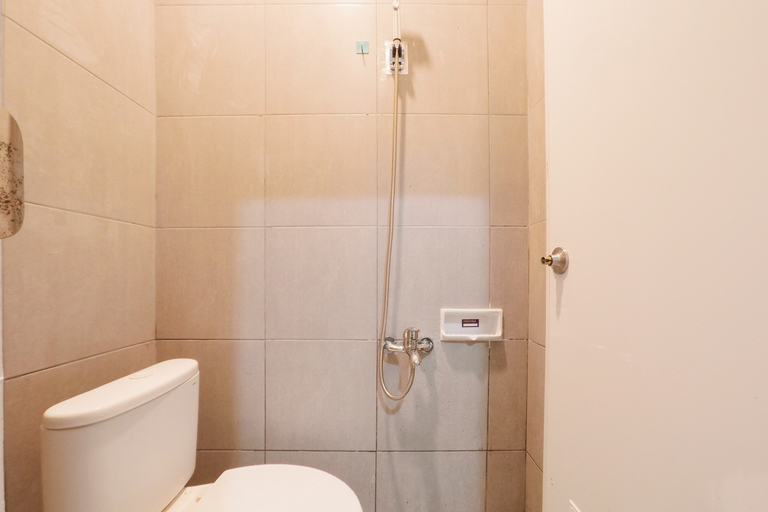 Bathroom 3, RedDoorz @ Flamboyan Harapan Indah, Bekasi