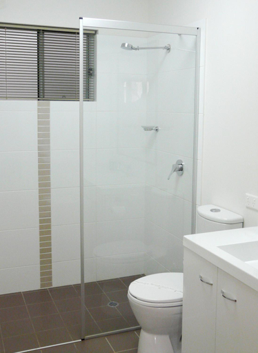 Bathroom 4, Monterey Moranbah, Belyando