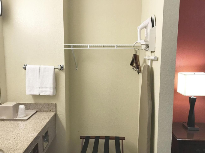 Bathroom 4, Super 8 by Wyndham Greensburg, Westmoreland
