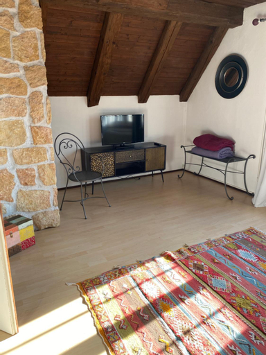 Others 5, La maison du petit bonheur, Moutier