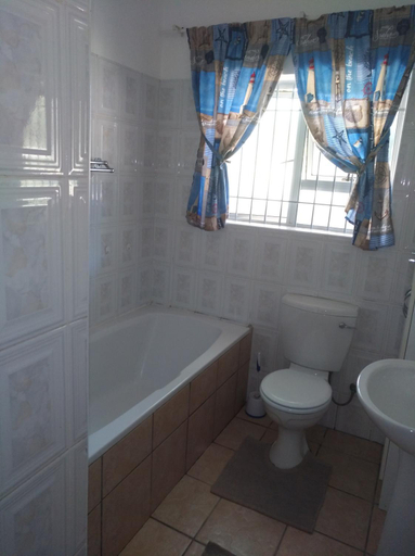 Bathroom 2, Getaway Self-Catering Tygervalley, City of Cape Town