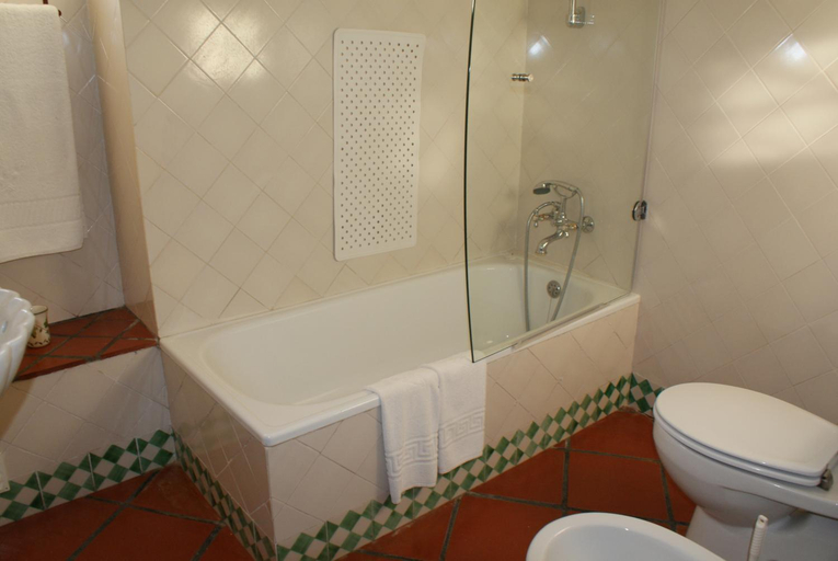 Bathroom 2, Monte da Corte Ligeira, Beja