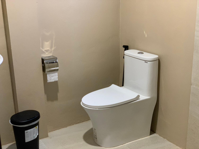 Bathroom 11