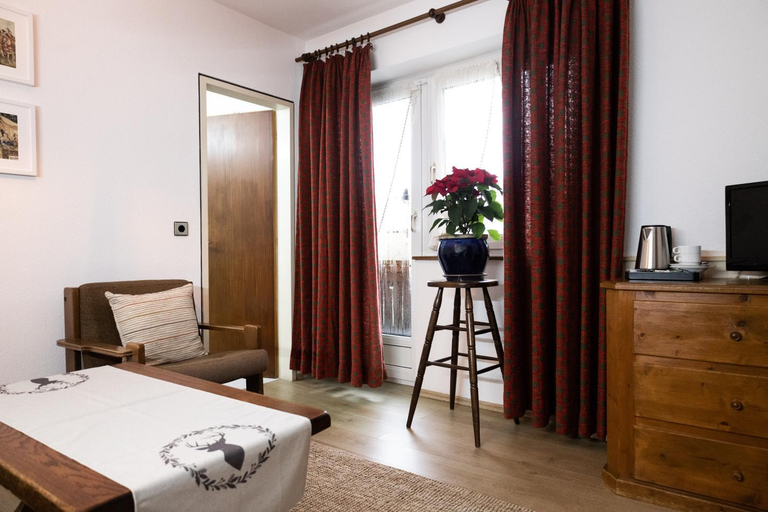 Bedroom 2, Hotel zum See, Titisee, Breisgau-Hochschwarzwald