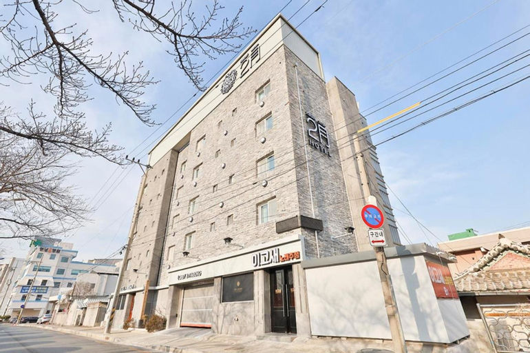 Gyeongbuk February Riverside Gyeongsan Branch, Dong