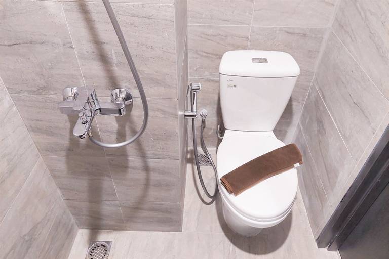 Bathroom 3, Best Choice And Homey Studio Apartment Collins Boulevard, Tangerang