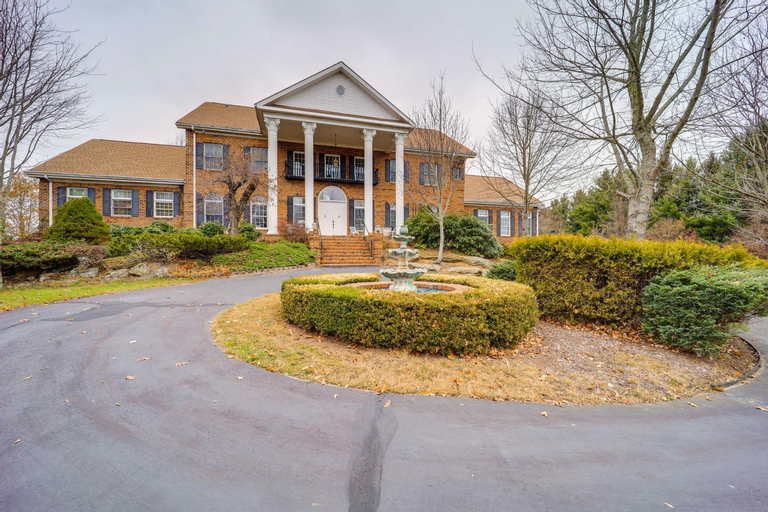 Immaculate Boone Villa with Entertainment Lounge!, Watauga